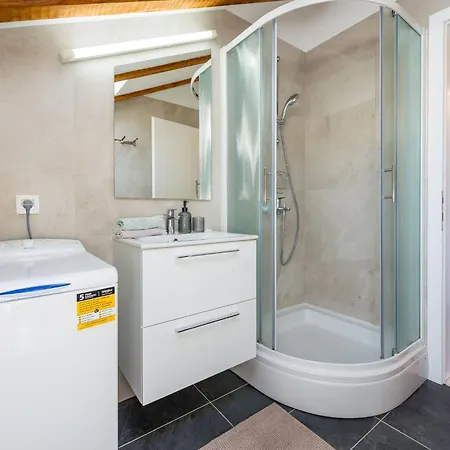 Terra - One Bedroom With Balcony And Garden View Mali Apartment *