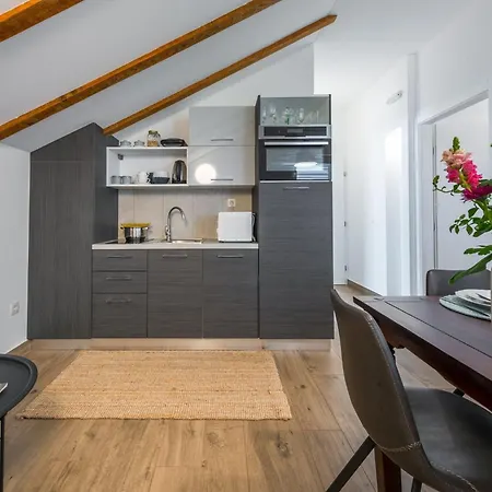 Terra - One Bedroom With Balcony And Garden View Mali * دوبروفينك